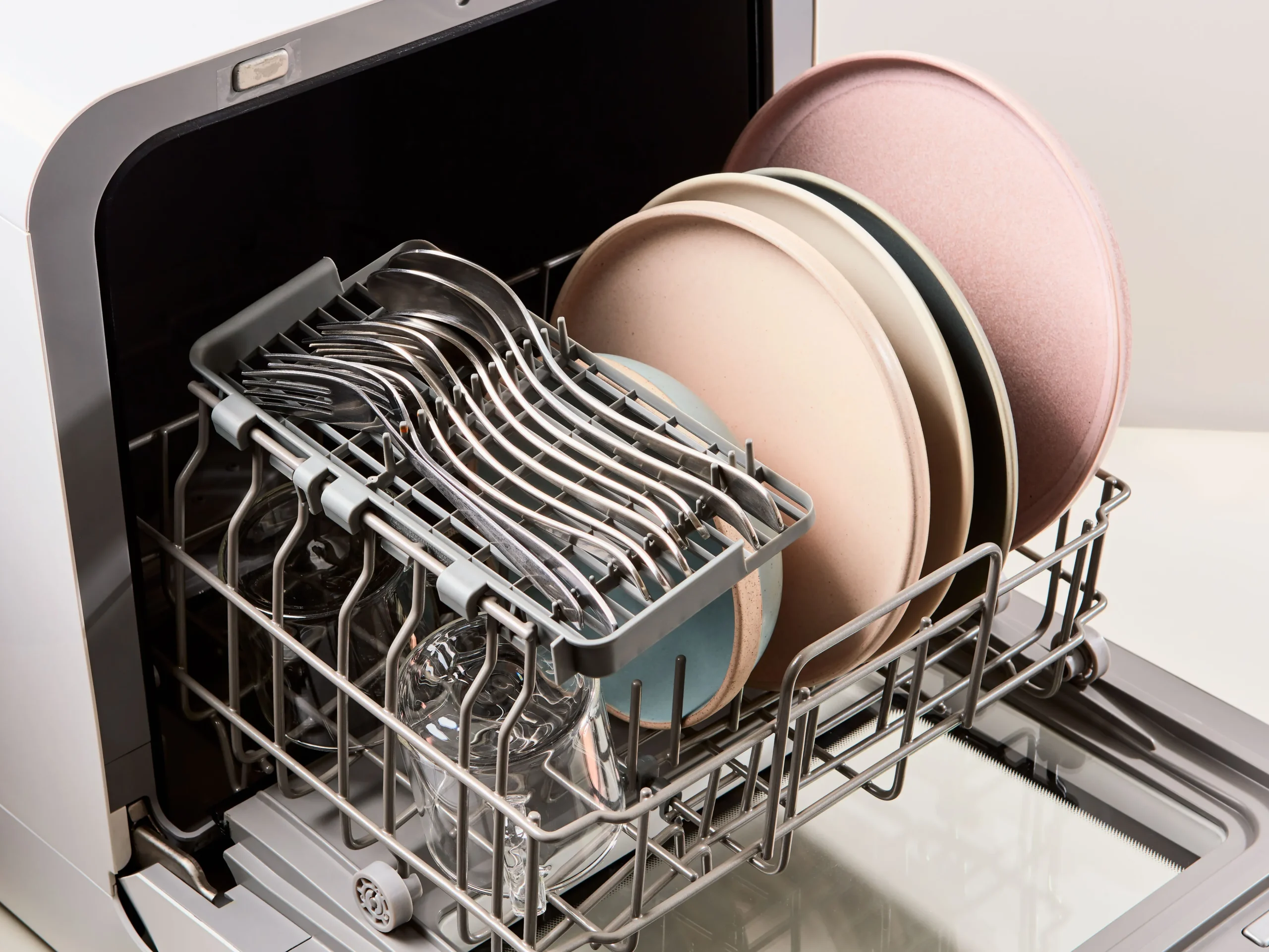 CountertopDishwasher_HERO_V1_100821_4576_V2_final-scaled.webp